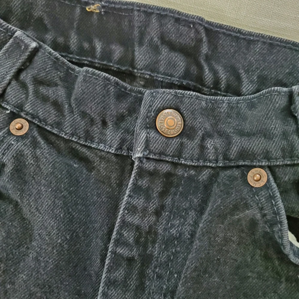 Vintage Levi's black 550 fit jean shorts 23 inch waist